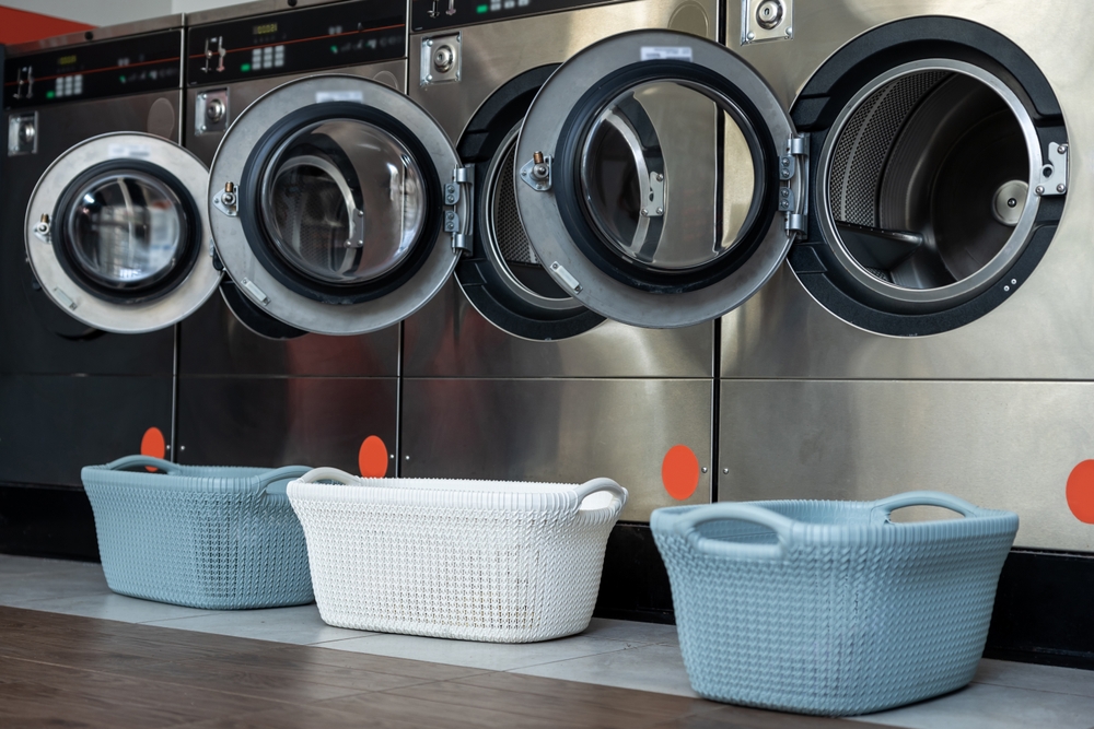 Campus universitaire moderne avec bâtiments et espaces verts